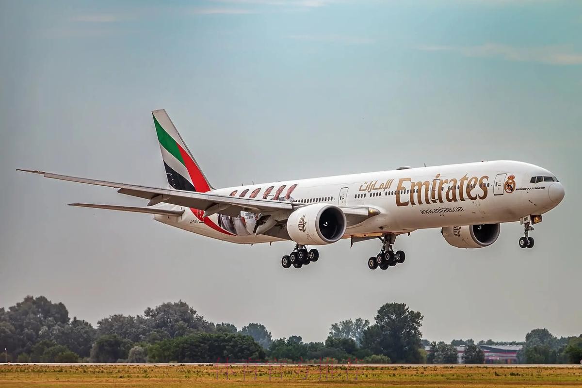 皇马在与阿联酋航空谈续约 希望将赞助金提至1亿 皇马在与阿联酋航空谈续约 希望将赞助金提至1亿